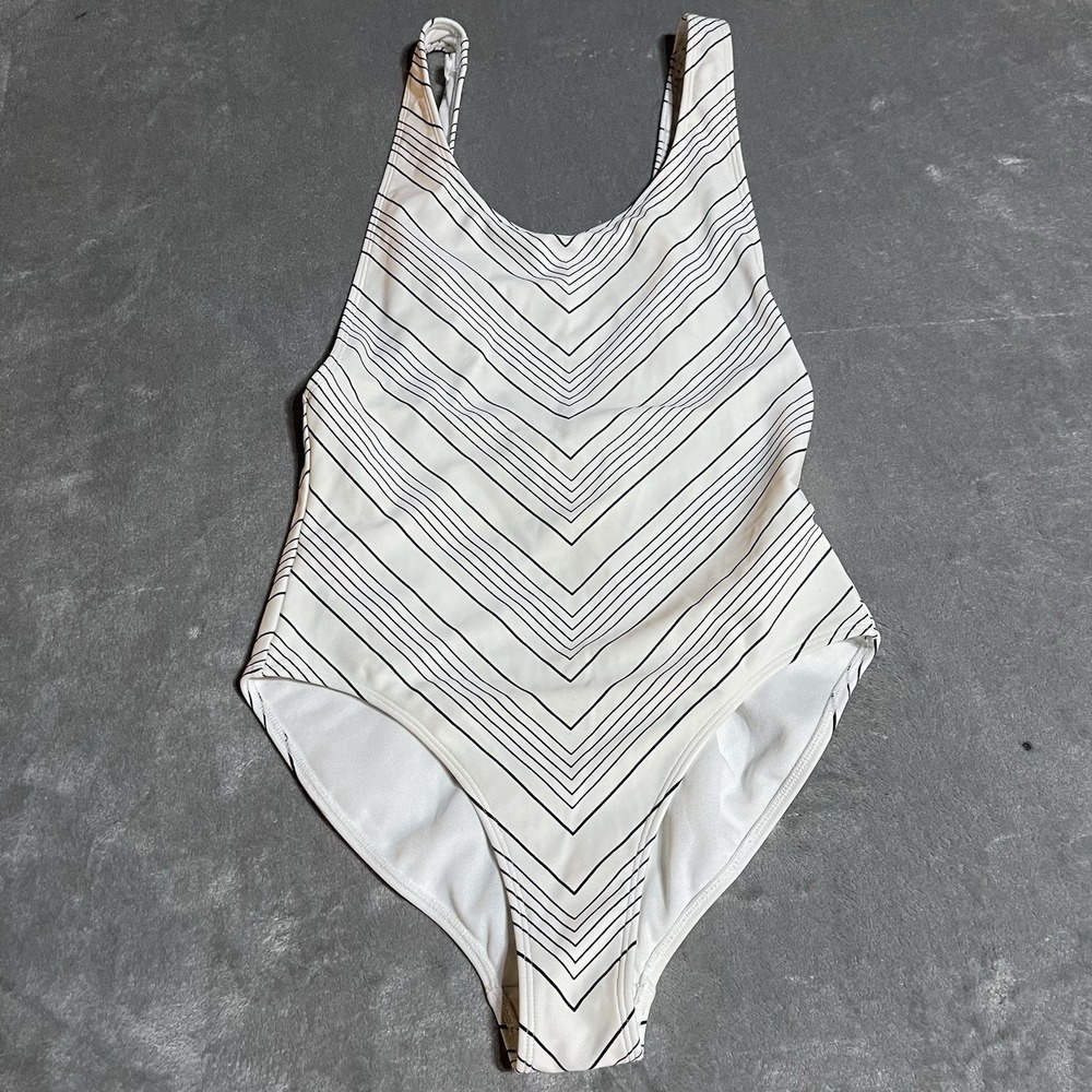 Athleta Swimsuit Womens 32D 32DD White Chevron High Leg One‎ Piece Swimwear